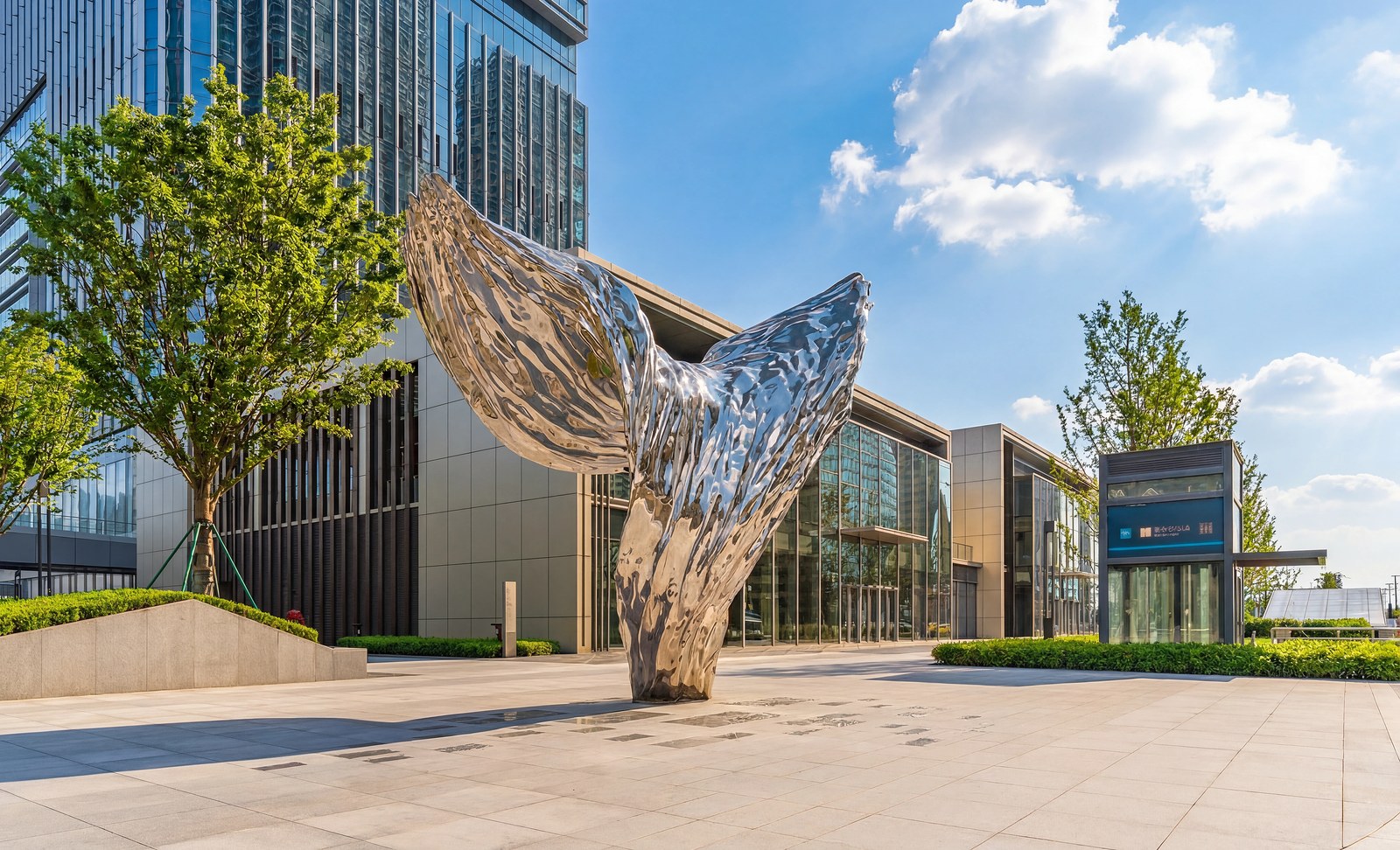 The Boundless Sea of Stars — six-meter mirror stainless steel wave