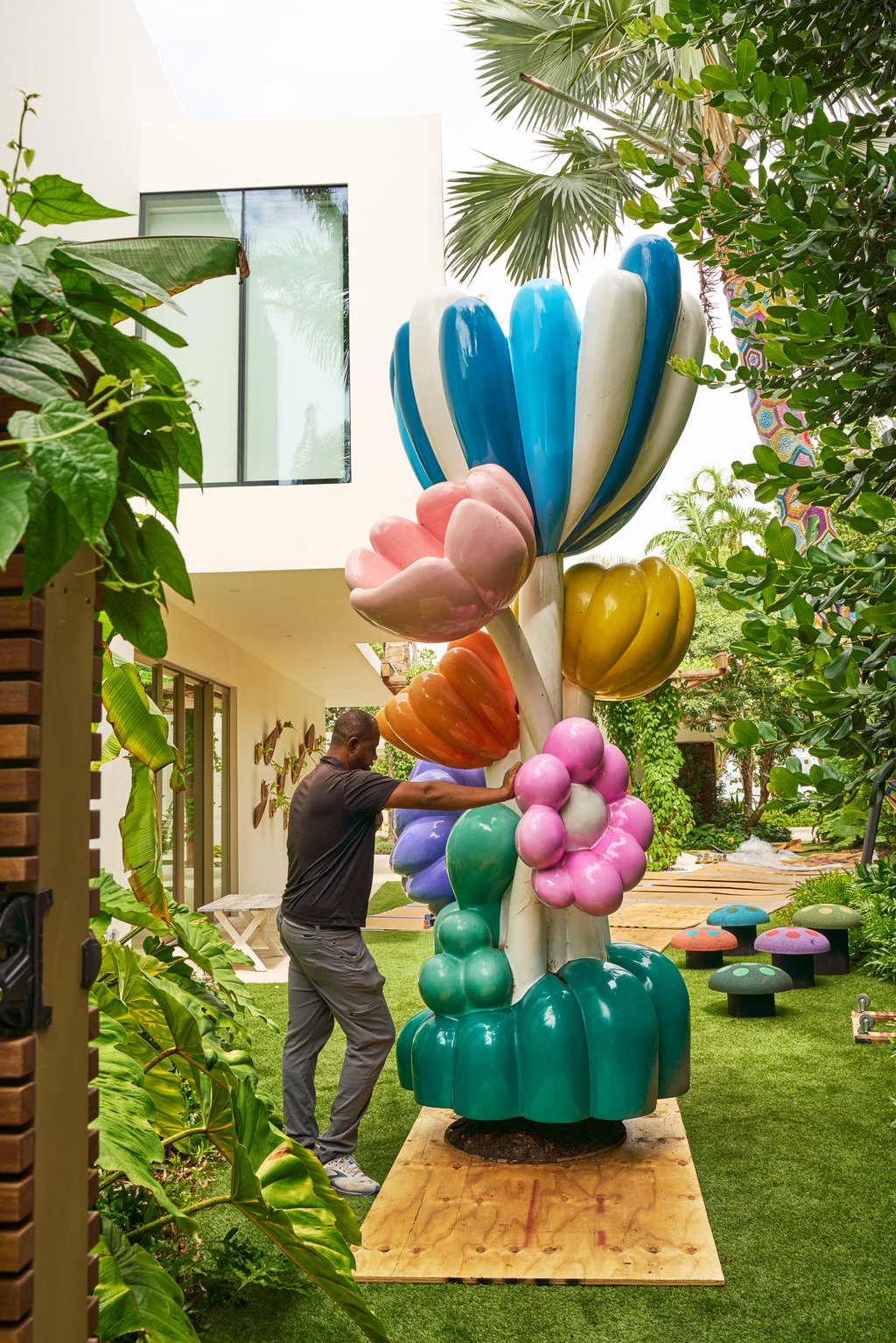 Cosmos Deluxe — Miami Beach