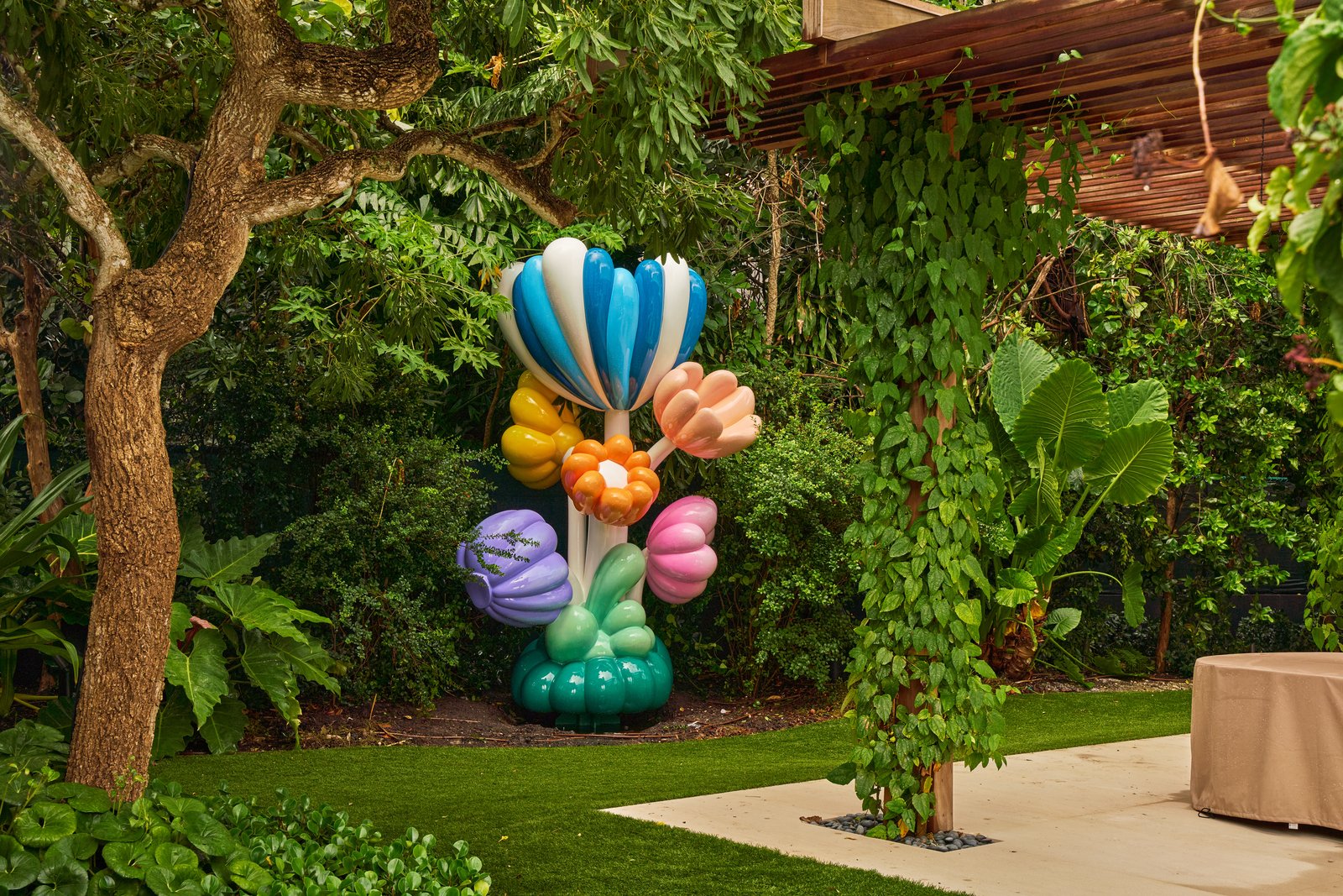 Cosmos Deluxe — 15ft painted stainless steel Floral Series sculpture, Miami Beach